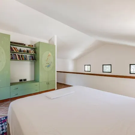 Dita Qerret Relaxing Beachfront By Pikhost Vila *